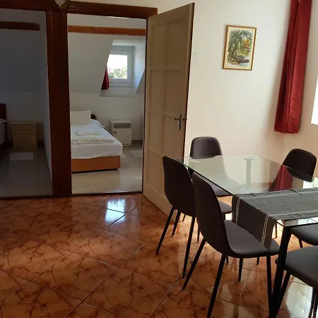 Boene Vendeghaz Es Borozo Tokaj