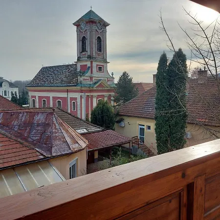Boene Vendeghaz Es Borozo Daire Tokaj