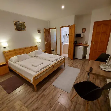 Boene Vendeghaz Es Borozo