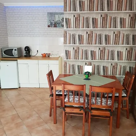 Daire Boene Vendeghaz Es Borozo *