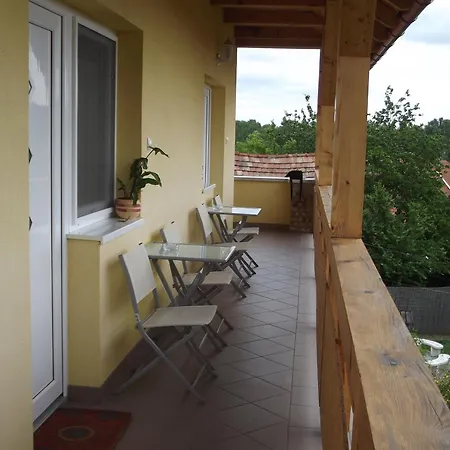Apartament Boene Vendeghaz Es Borozo