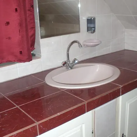 Boene Vendeghaz Es Borozo