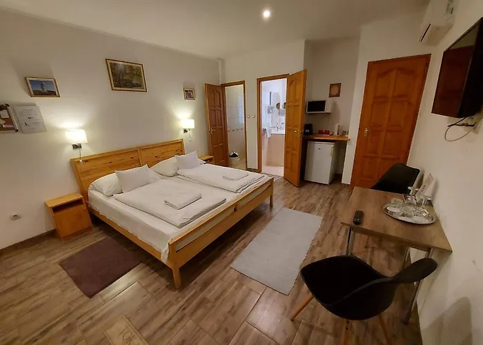 Boene Vendeghaz Es Borozo